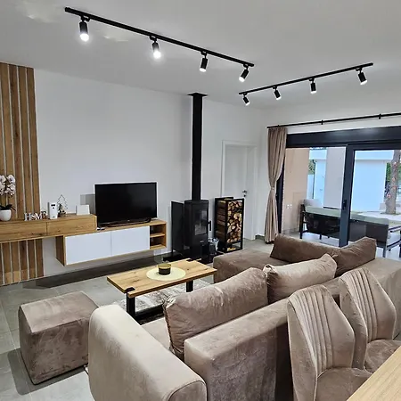 Drina Lux 로즈니차