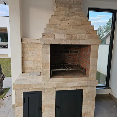 Drina Lux 펜션 로즈니차